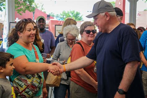 Tim Walz on Twitter: "Stopped to see our friends from the @MinnesotaDFL ...