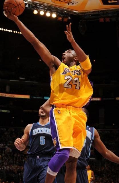 Kobe Bryant finger roll layup shot vs the Jazz.JPG | Kobe bryant, Kobe ...