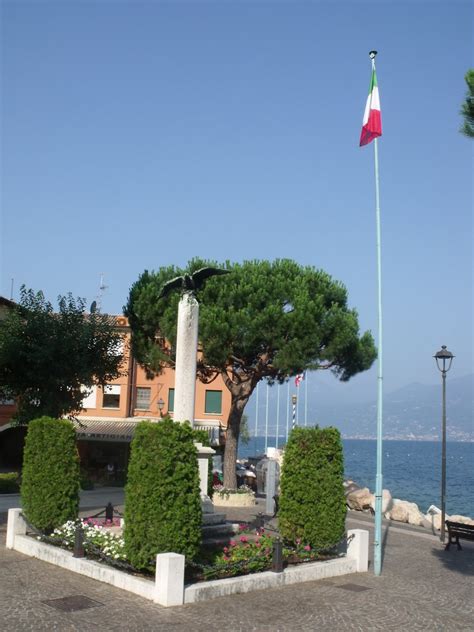 Castelletto - Lake Garda - Italian flag and War memorial w… | Flickr