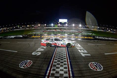 10 Fastest Modern NASCAR Race Tracks