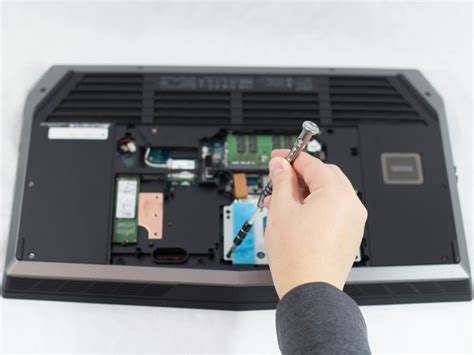 Alienware 17 R3 Battery Replacement - iFixit Repair Guide