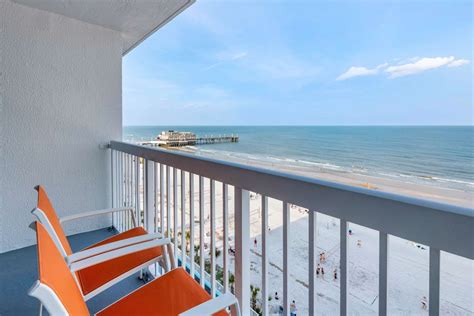 Comfort Inn & Suites Daytona Beach Oceanfront Reviews, Deals & Photos ...