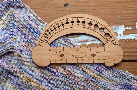 Hello Yarn — Needle/Knitting Gauge Measuring Tool - Cherry