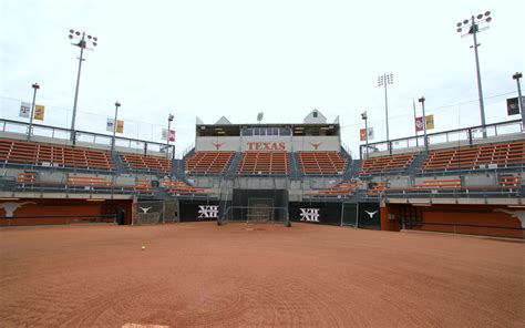 University of Texas at Austin McCombs Women Softball Field - Marmon Mok Architecture