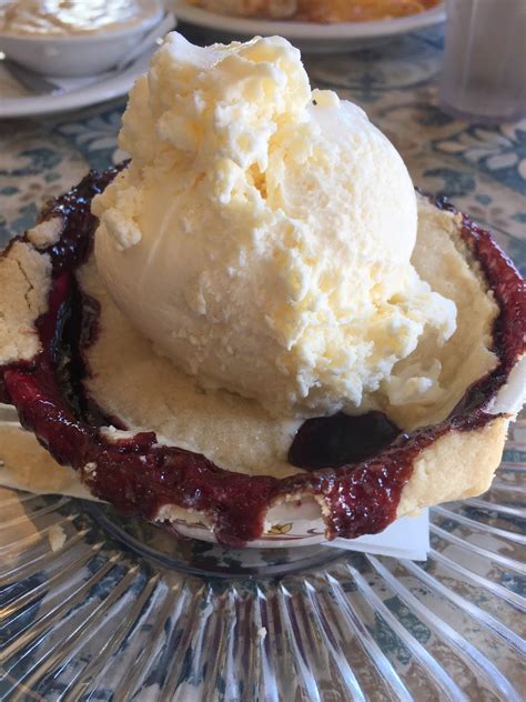 Deb's Days: Yummy Monday - The Best Marionberry Pie in the West