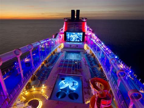 5 Amazing Cruise Ship Water Activities | TalkingCruise