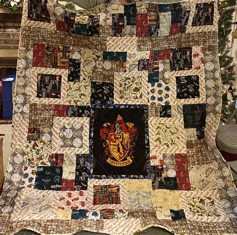 My mom made me this Harry Potter quilt for Christmas! I’m in love with it. : r/harrypotter