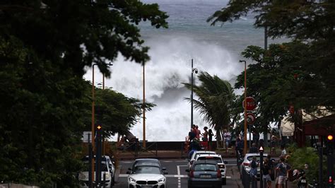 Le cyclone Belal "devrait directement impacter et traverser" La Réunion avec "des vents extrêmes"