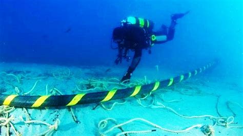 A broken submarine cable knocked a country off the internet for two days | Cable submarino ...