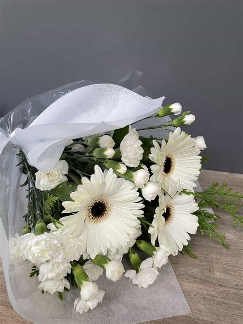 Snow White Bouquet | Amanda Jayne Flowers Local Florist Noosa, Noosaville, Tewantin