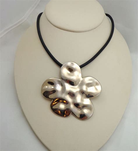 Vintage Bijoux Terner Flower Necklace Silver by JellyBellyJewels