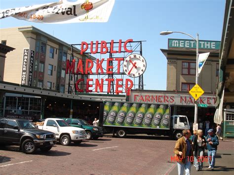 Seattle Fish Market - went here in 1989 before it was known to be THE place to visit in Seattle ...