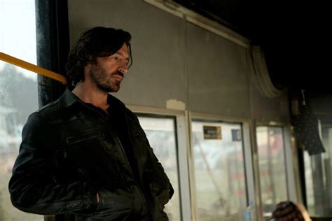 'La Brea' Star Eoin Macken on Gavin's Vision & Midseason Cliffhanger