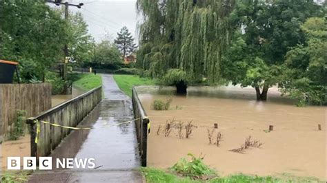 Isle of Wight widespread flooding after heavy rain - BBC News