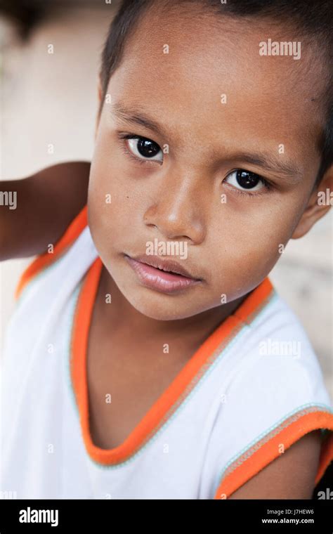 asia asian poor weak nervelessly chippy philippines miserable indigent Stock Photo - Alamy