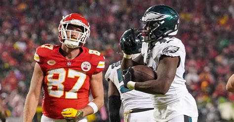 Eagles Cleverly Troll Taylor Swift and Travis Kelce After Beating ...