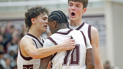 La Salle boys basketball team takes down Hendricken on Monday night