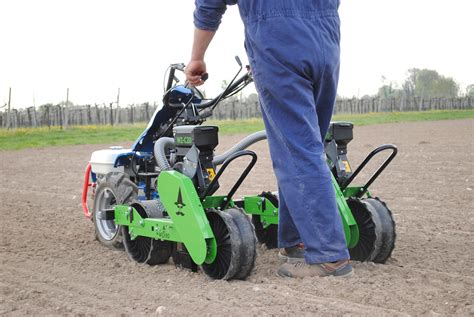 Wizard Vacuum Seeder - Multi-row, ultra precise, any size seed - Earth Tools