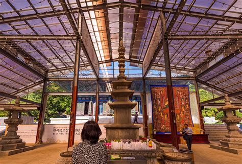 Worlds Collide at Bongeunsa Temple in Seoul - Travel Caffeine