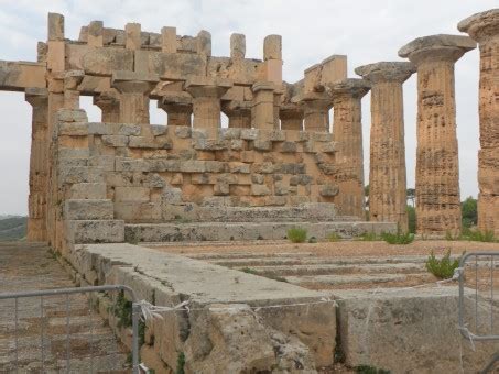 Free Images : building, monument, column, landmark, fortification ...