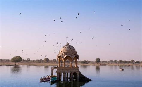 Gadisar Lake, Jaisalmer | Photos, History, Timings