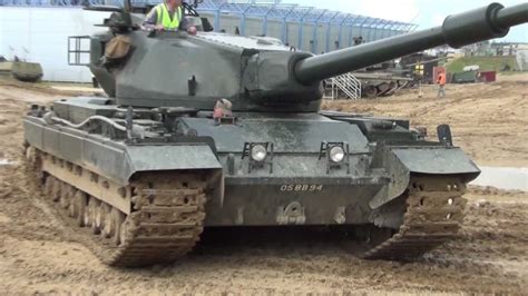 Conqueror conks out at Duxford Tankfest 17/06/2012. - YouTube