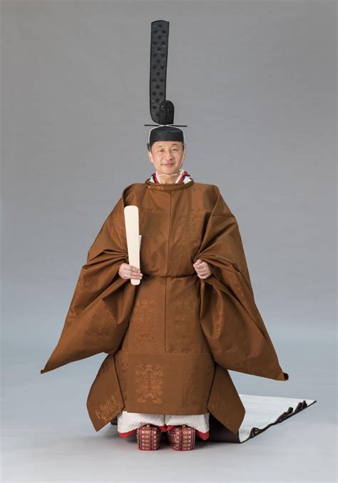 Japan emperor dons 9th-century style robe for enthronement ceremony