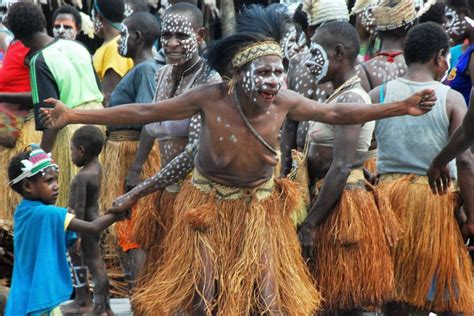 Pin by Bruno Bottarelli on Asmat Villages | Melanesian people, Wood ...