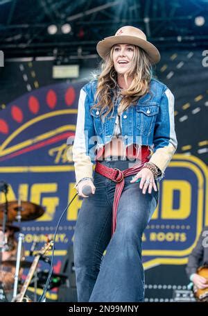 Lainey Wilson Live in concert Stock Photo - Alamy