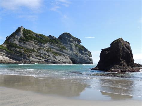 THE ROAD TAKEN : Wharariki Beach