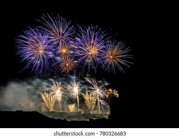 267 Edinburgh Castle Fireworks Images, Stock Photos & Vectors ...