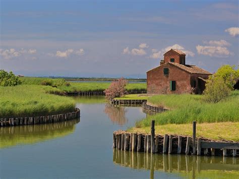 Crossing the Comacchio Lagoon by bike