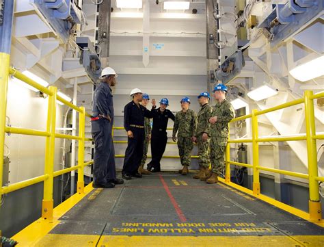 Navy aircraft carrier Gerald Ford has first weapons elevator installed - Business Insider