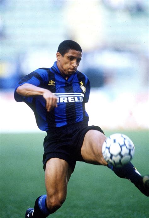 Roberto Carlos en el Inter de Milán. | Legends football, Soccer players ...