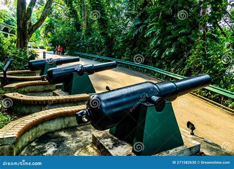 25 Pounder Gun At Fort Siloso, Sentosa Island, Singapore. Editorial ...