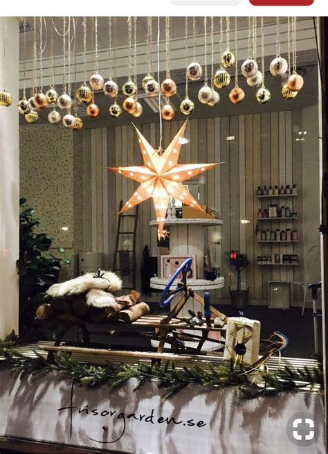 20+ Christmas Window Display Ideas – HomeDecorish