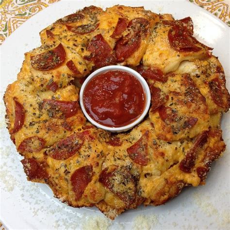 EASY Meat Lovers Pizza Pull Apart Bread – 99easyrecipes