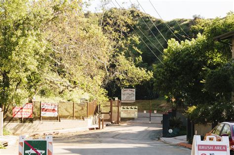 Hollywood residents find their own solution for reopening Beachwood Canyon - Curbed LA