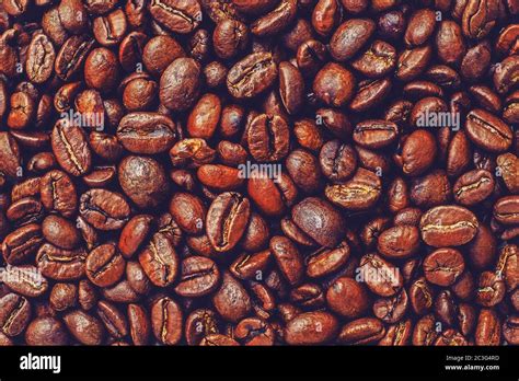 Roasted coffee beans background Stock Photo - Alamy