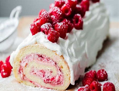 RECETTE FACILE: BÛCHE AUX FRUITS ET AU MASCARPONE - Allo Astuces | Recipe | Cake roll recipes ...