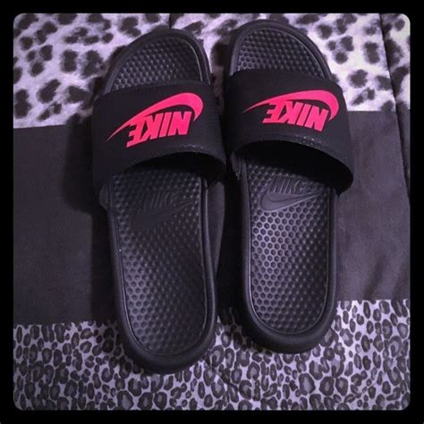 Men's Nike slippers great condition never worn | Nike slippers, Nike ...