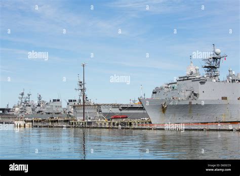 Norfolk naval base hi-res stock photography and images - Alamy