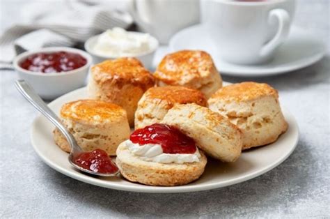 10 Classic British Biscuits to Pair With Tea - Insanely Good