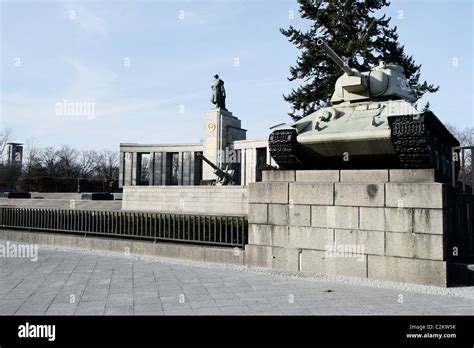 Soviet War Memorial, Berlin Stock Photo - Alamy