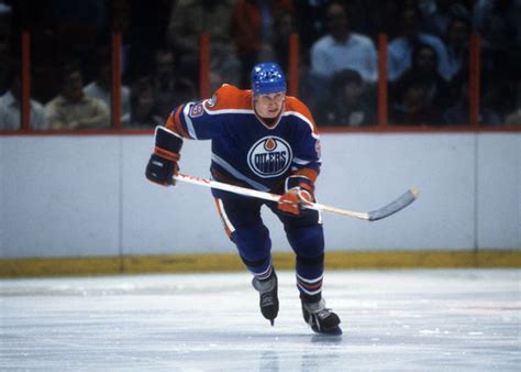 How Many Goals Does Wayne Gretzky Have? - EssentiallySports