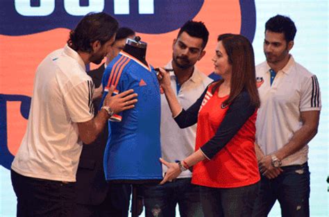 Varun Dhawan, Virat Kohli play ball: Launch FC Goa Jersey ...