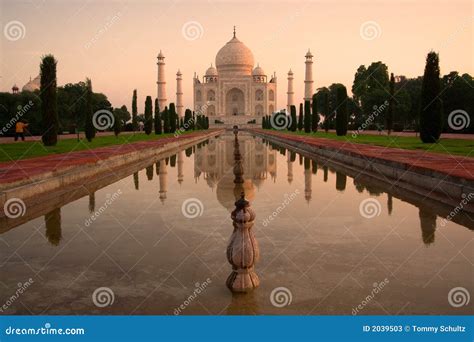 Taj Mahal sunrise stock image. Image of pretty, towers - 2039503