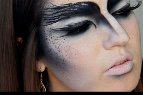 Black swan makeup | Halloween eye makeup, Makeup, New makeup ideas