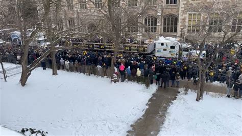 Fans celebrate Michigan football’s national championship at parade ...