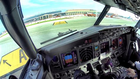 4K - Boeing 737 Cockpit Landing in Malaga - YouTube